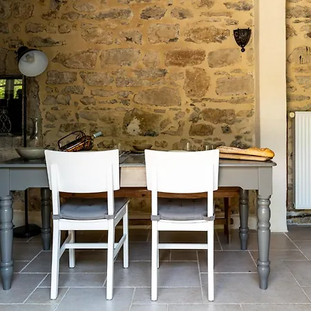 Le Bel Endroit Homestay Saint-Andre-de-Cruzieres