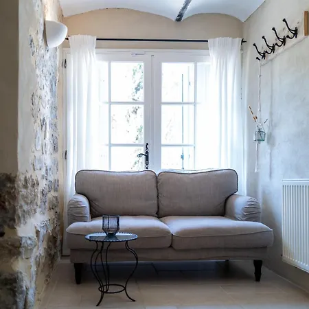 Homestay Le Bel Endroit Saint-Andre-de-Cruzieres