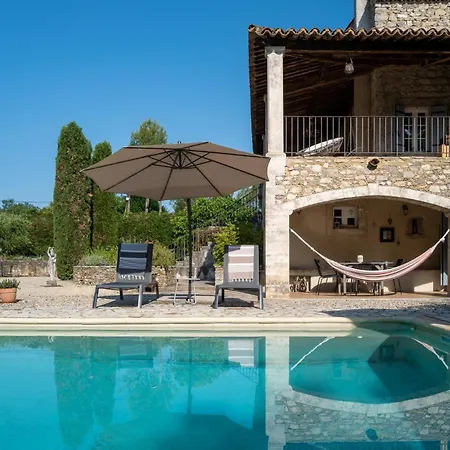 Le Bel Endroit Homestay Saint-Andre-de-Cruzieres